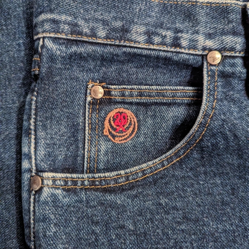 Hand-Painted "The Great Wave off Kanagawa" Vintage High-Waisted Wrangler Jeans - Picture 7 of 7